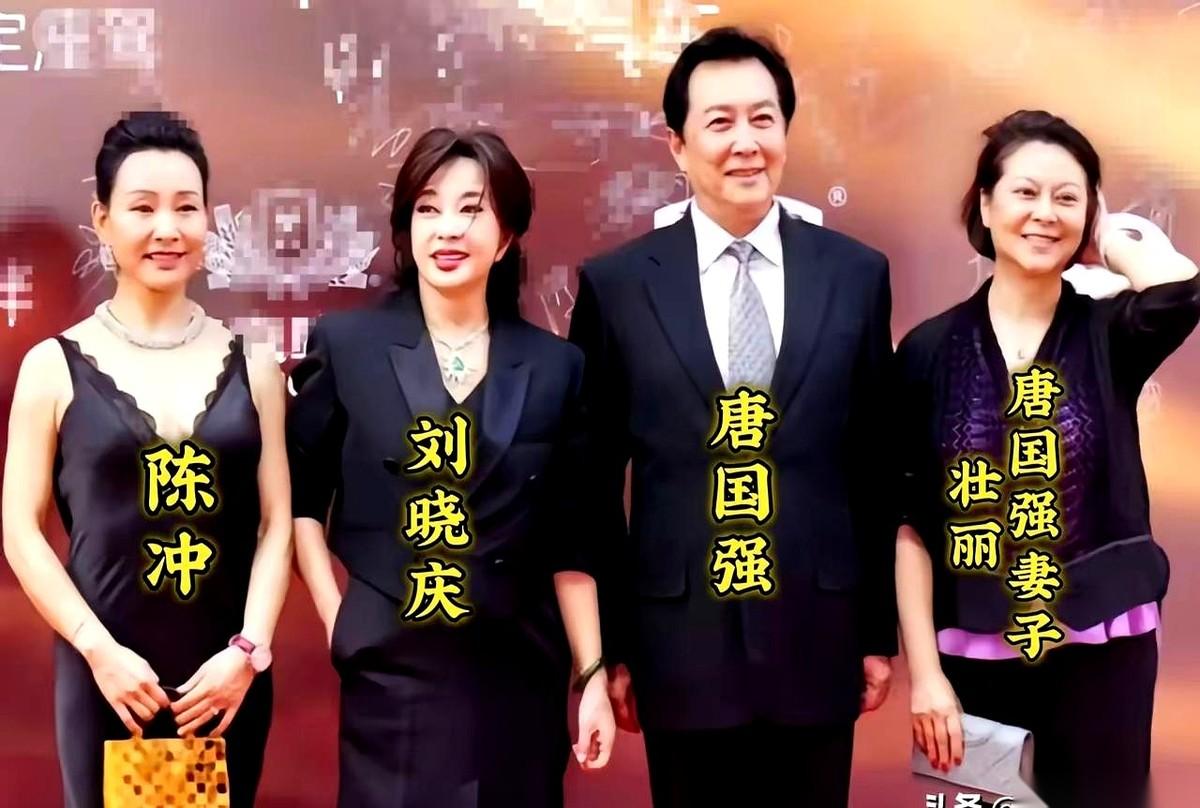 看到这张照片我直接愣了三秒钟。我跟你讲，这已经不是一张简单的合影了，这是把一个