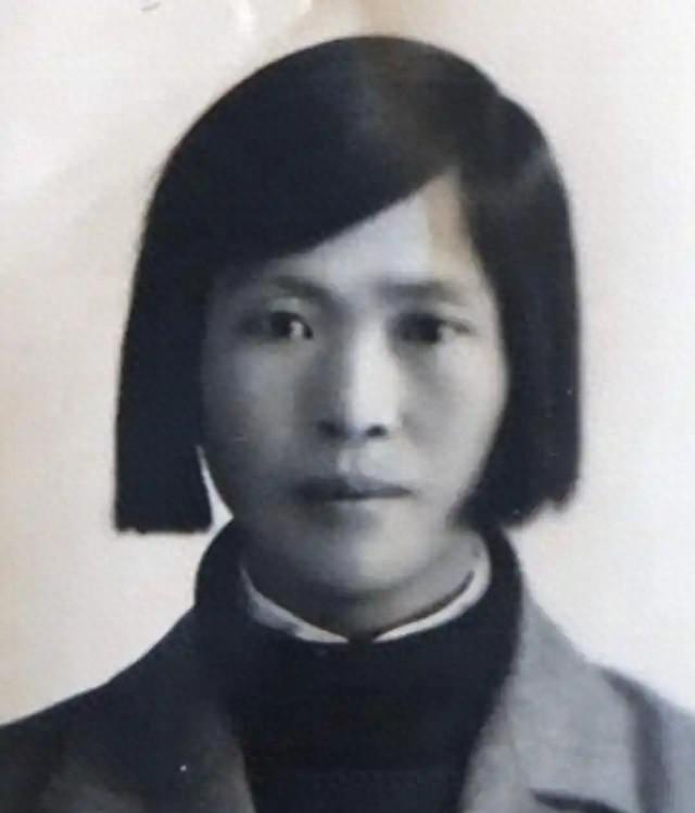 “这房子你留着住，别和我讲客气。”1954年深秋，上海一栋溧阳路别墅内，