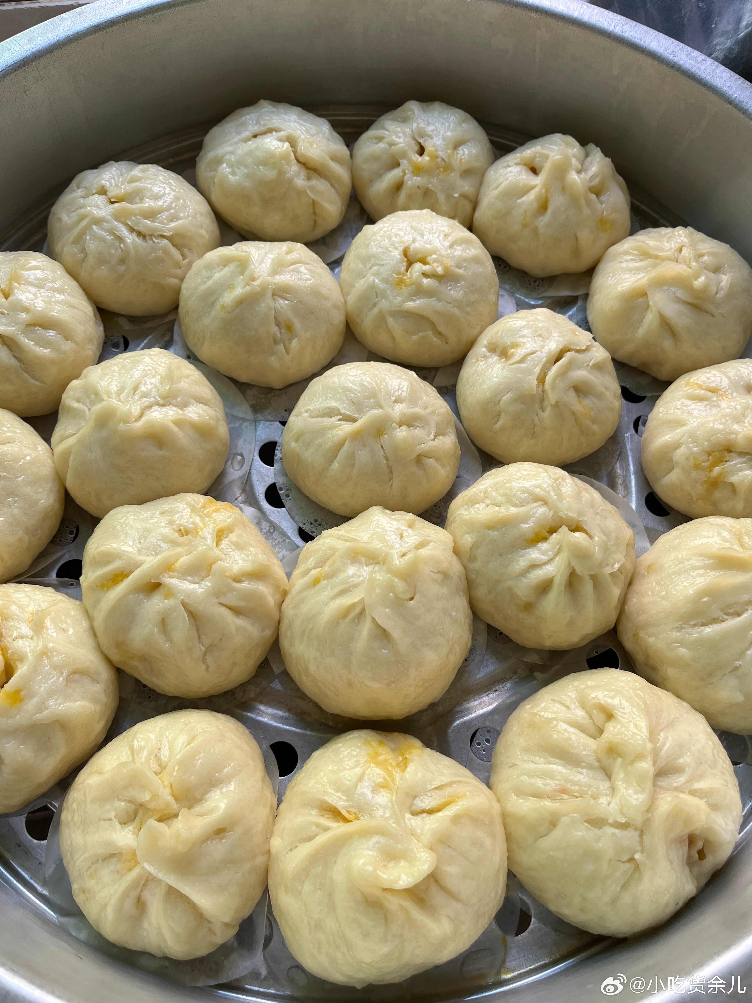 婆婆做的包子，猪肉萝卜馅，好吃😋被婆婆这样投喂，想瘦都难妻子的浪漫旅行8俄罗斯