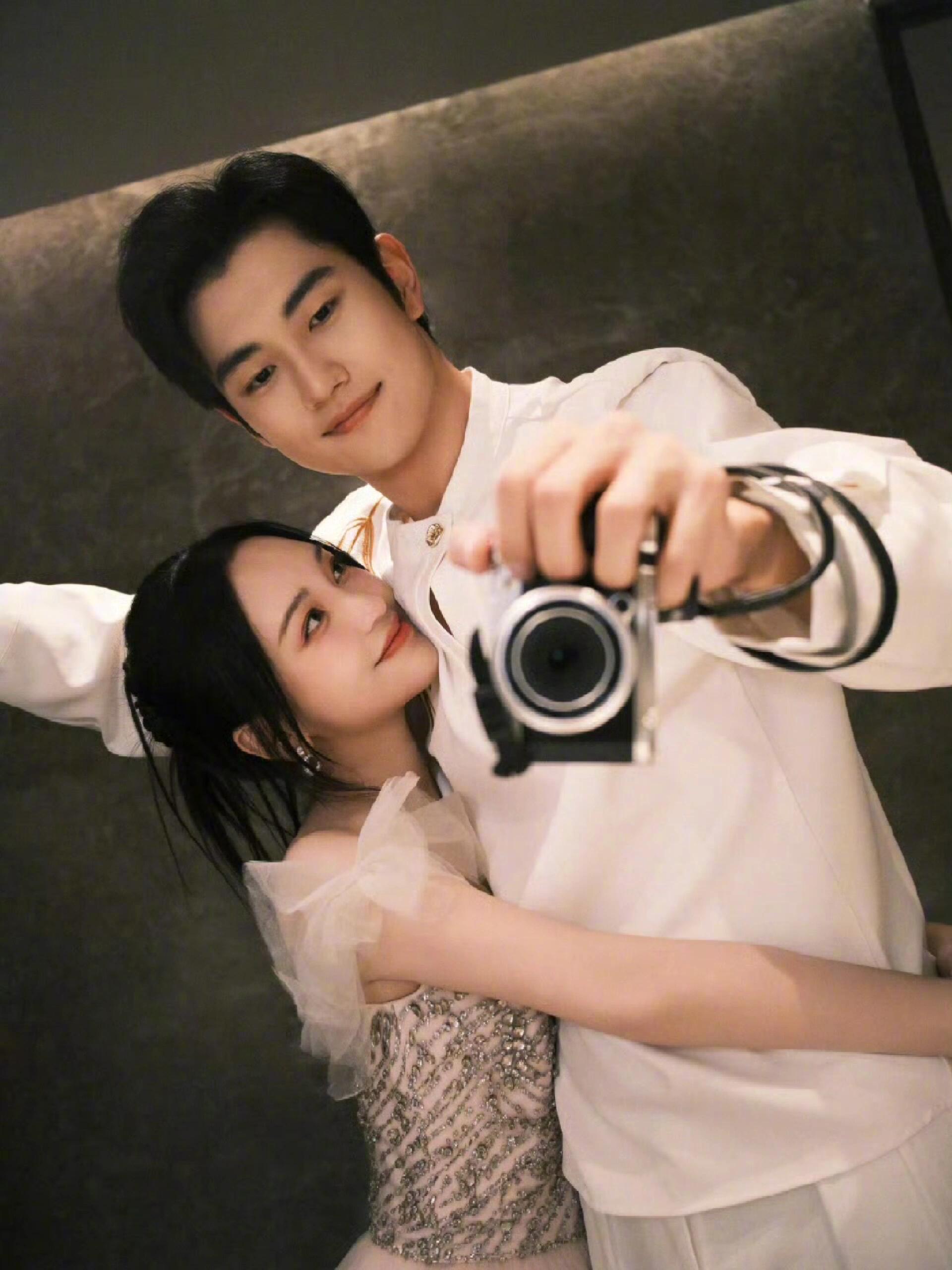 质疑金莎理解金莎羡慕金莎以前不懂，现在终于理解。年龄从不是爱情的门槛，双向奔赴才