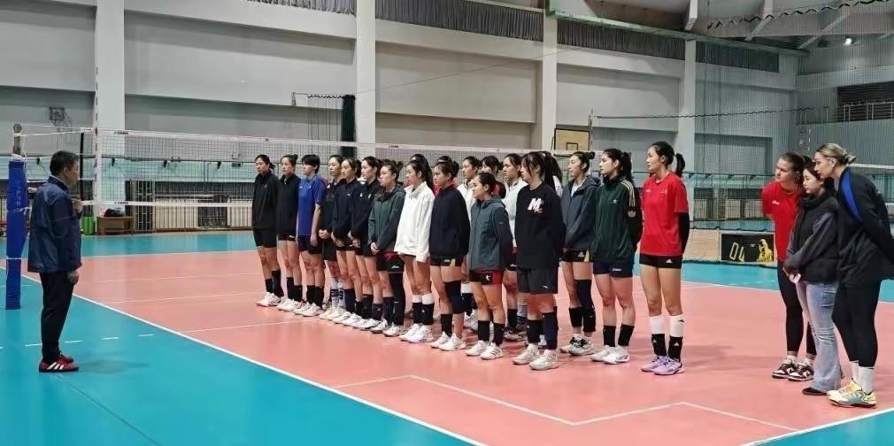 上海女排王朝要来了！世界名帅蔡斌出任主帅！已经进行了首堂训练课！要知道上海女排上