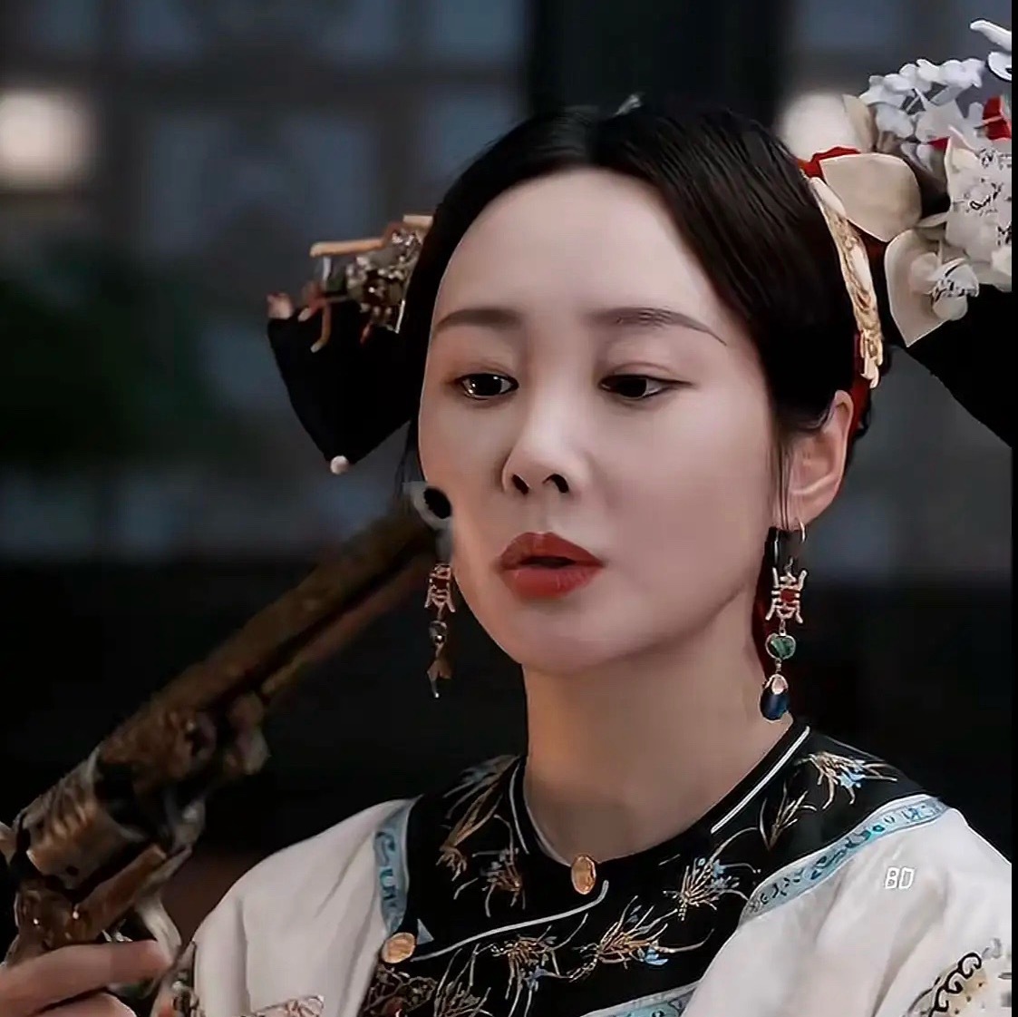 李纯给所有女演员提了个醒。你可以演女一，也可以演女二，甚至可以演女三女四，但是最