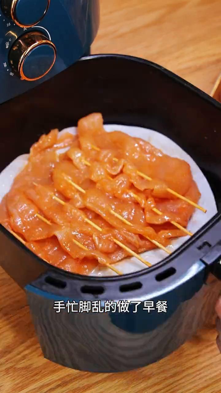 放个长假回来有点不适应的，今天早上都睡过头了，手忙脚乱的做了早餐。今天还是来做一