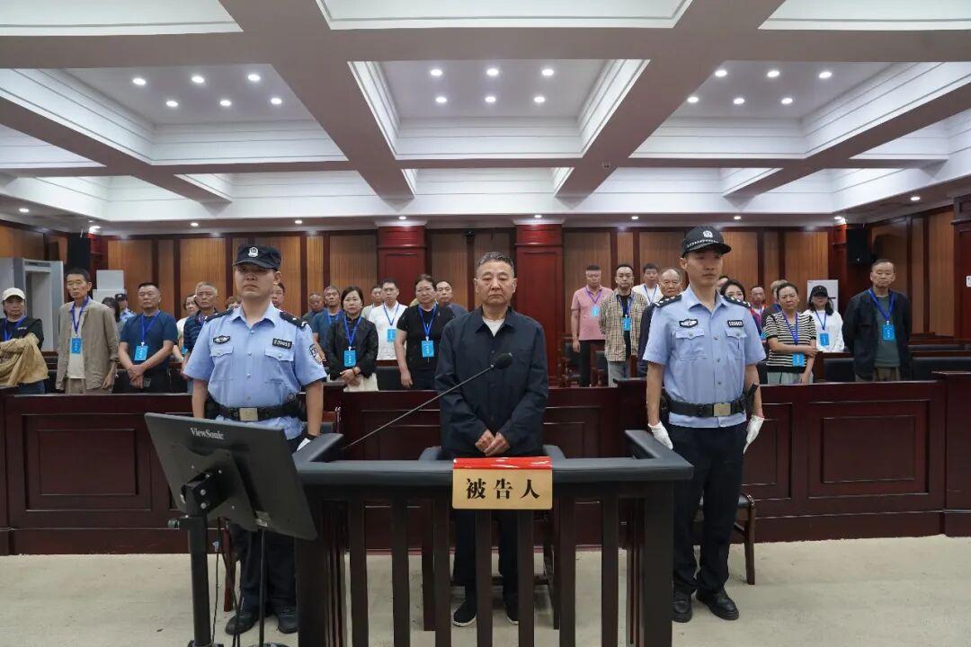 国家反腐之风刮到了贵州主政多地的县委书记获刑，吴丹受贿案一审宣判8月10