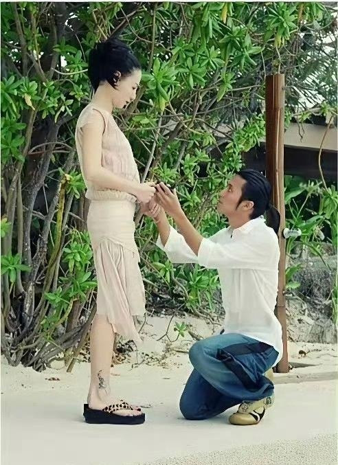 据说这是当年谢霆锋为张柏芝精心策划两个月的求婚现场，如今再看真的让人意难平。​