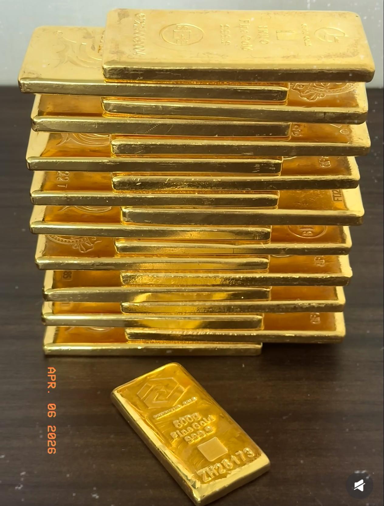 4月7日，国际金价画风突变。高位暴跌、波动异常，越看越不对劲。前一天还在1