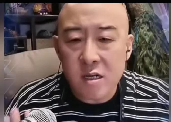 杨老五的徒弟贾斯文痛斥老汪，他说你有什么资格在杨老爷子的灵堂上大呼小叫，还口口声