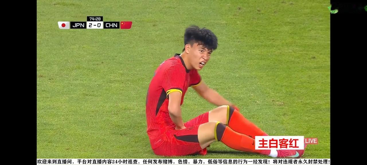 东亚杯，国足0：2负日本三队，赛后评分，仅王玉栋一人及格，朱辰杰成罪人。张玉宁
