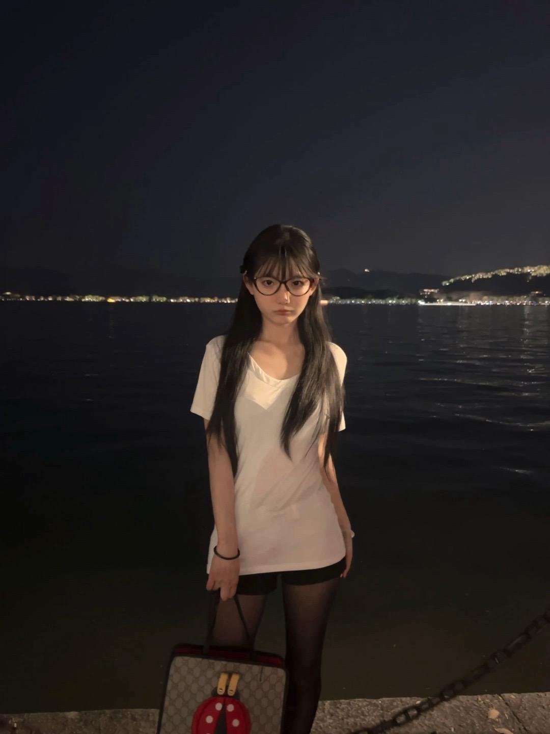 黑丝搭配 女大学生