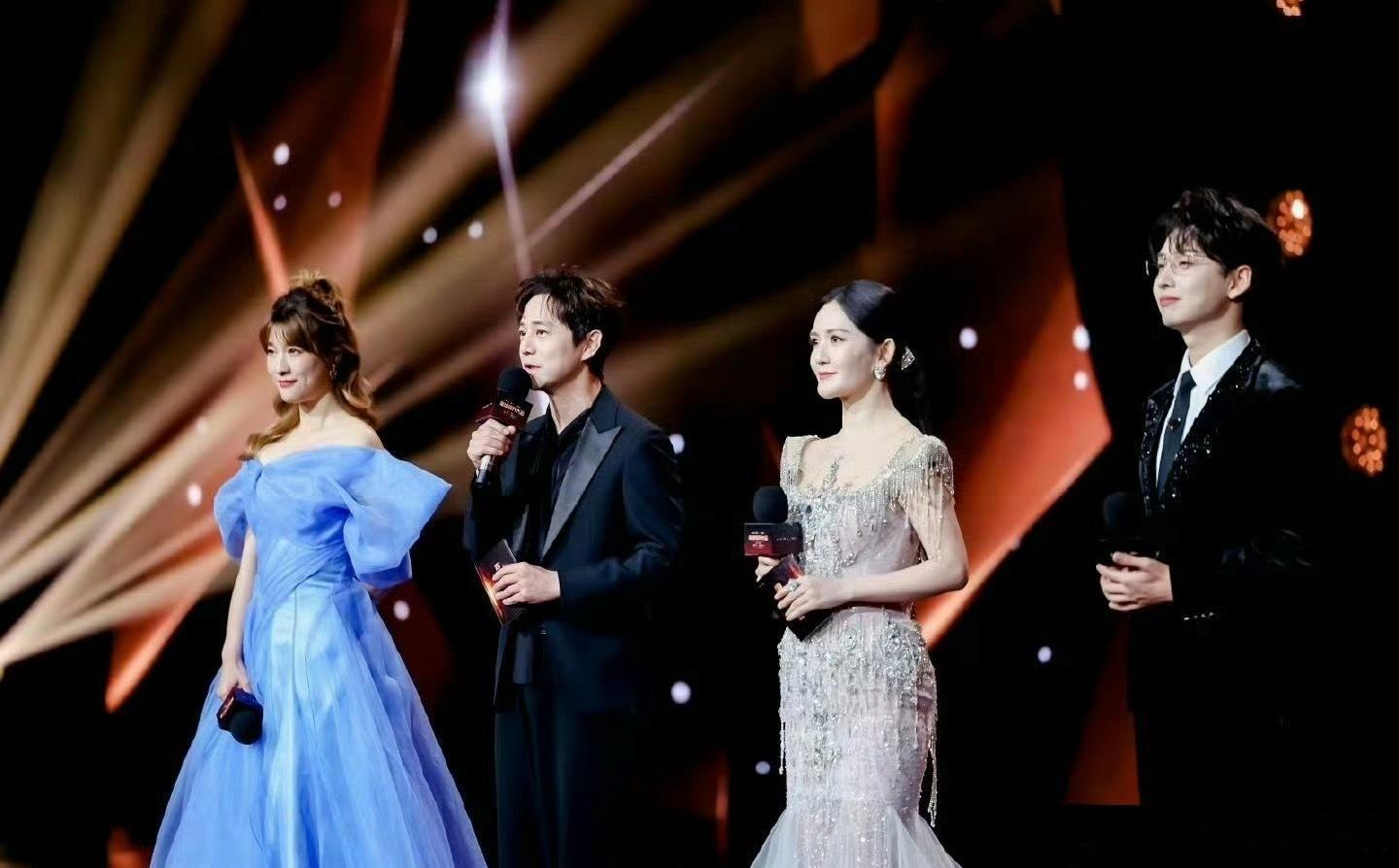 何炅谢娜一出场我的青春回来了何炅谢娜一出场，是谁的青春又回来了？两人是彼此最懂