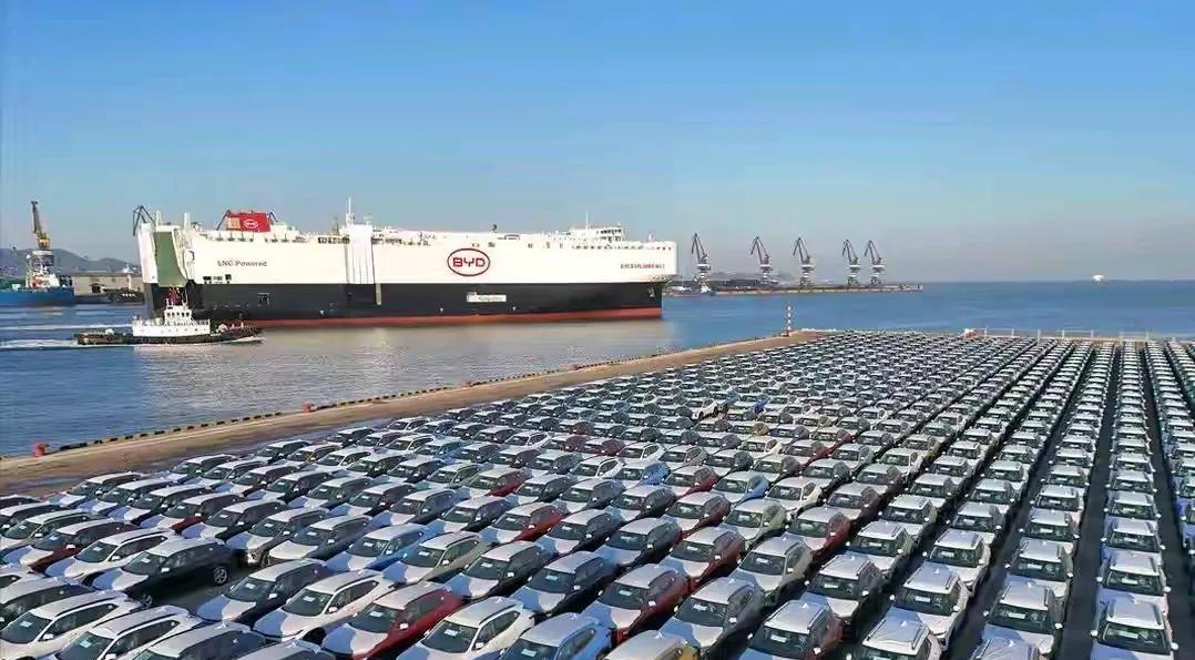 5月，中国出口汽车69.5万辆。整个1-5月，出口累计达到285.3万辆，比去年