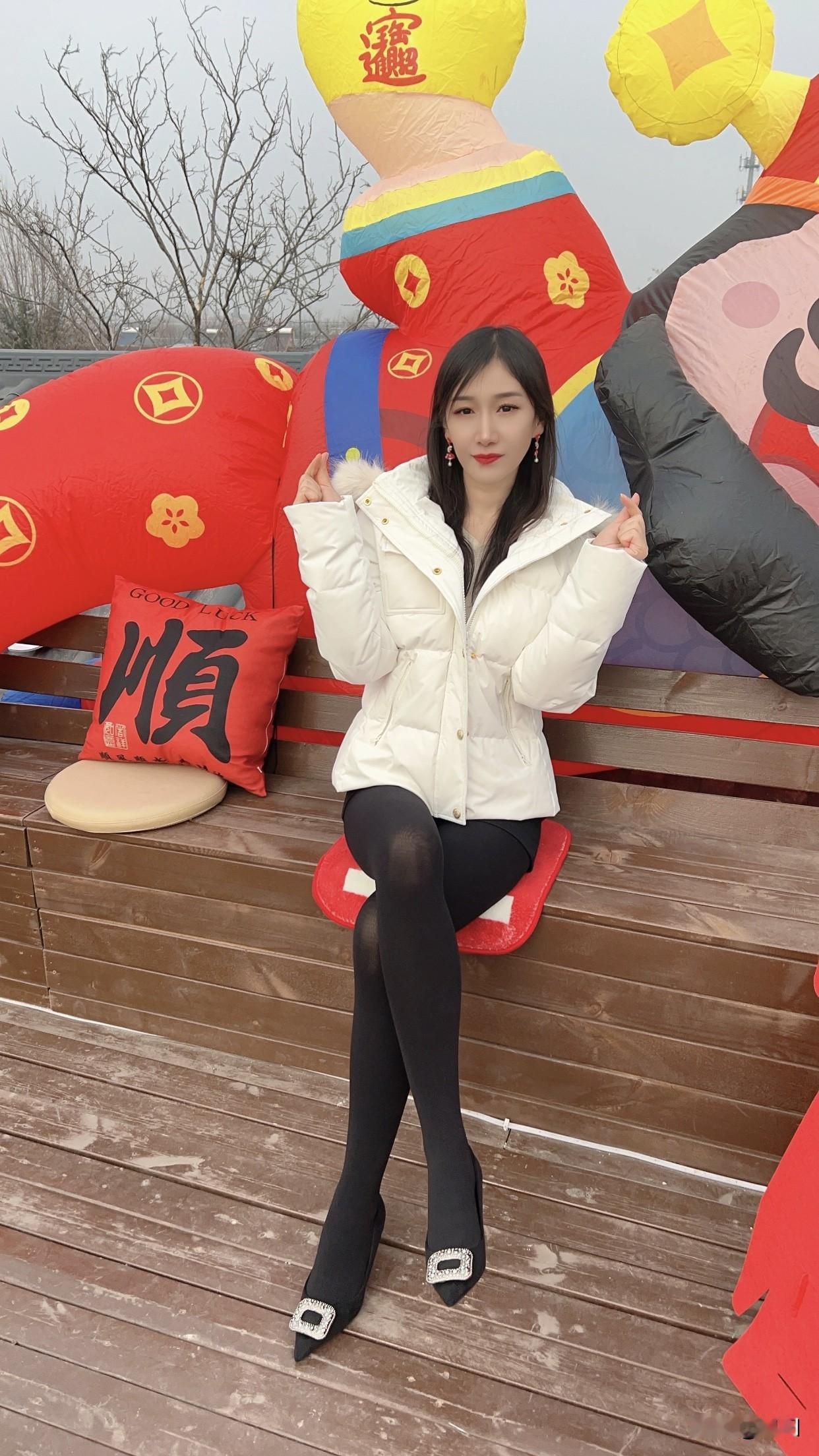 女人是脸蛋重要还是气质更重要好的脸蛋可能是天生的，气质却可以后天培养。