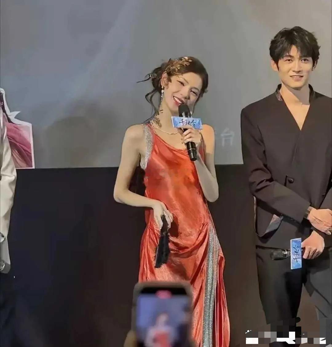 瘦是挺好的，但是瘦成这样就不见得好了，而且这也不太好看……