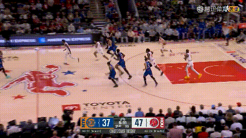 火箭超级新星谢波德真是让人惊讶不已！在今天火箭主场迎战尼克斯的焦点战中，当时比赛