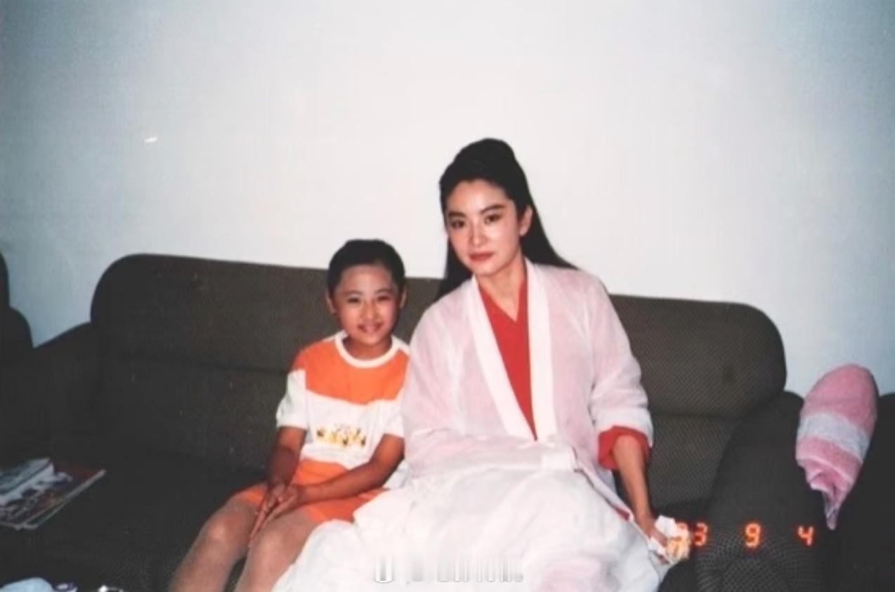 电影《新天龙八部之天山童姥》里的“小童姥”演员时隔32年后晒其当时在上影厂摄影棚