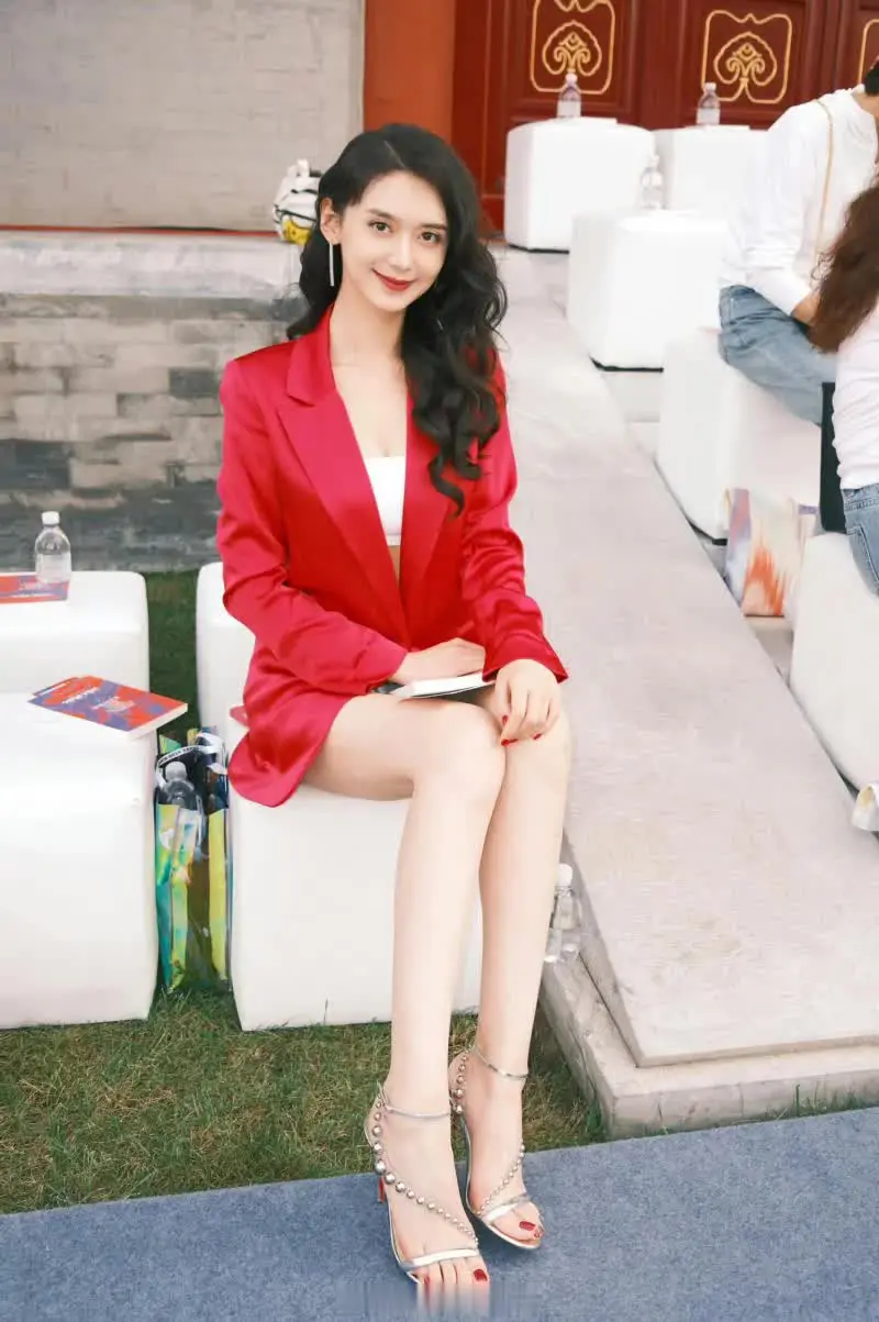高亚麟（夏东海）绯闻女友徐梓钧1998年出生，两人相差26岁，你觉得好看吗？