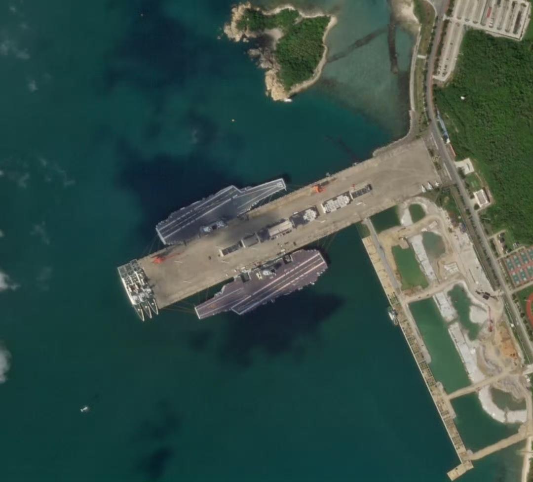 美国商业航天公司PlanetLabs卫星10月8日拍摄的山东舰和福建舰！其