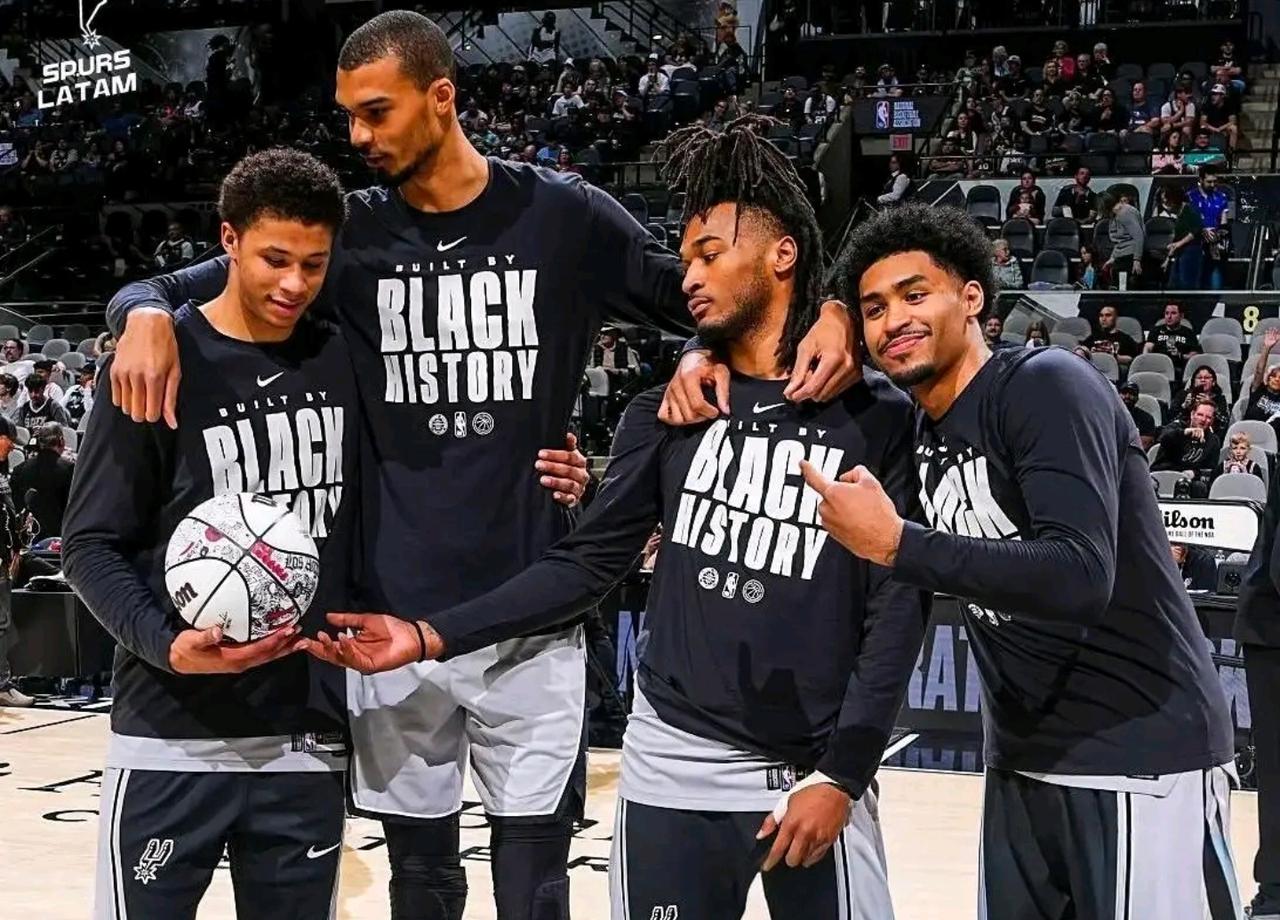 雷霆强就强在可以打球的人多，杰威这个赛季下滑得明显，卡鲁索和多尔特也有下滑，然后