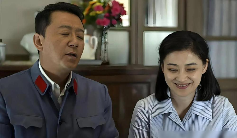 《父母爱情》这段，真的戳人。江德福退休后，带安杰和女儿回阔别三十年的老家。本