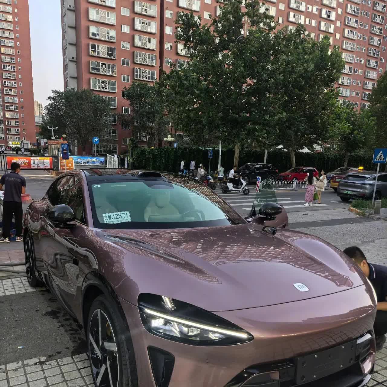 闫闯：YU7是一辆非常好开的车。闫闯算是把流量玩得明明白白的了。如今，媒