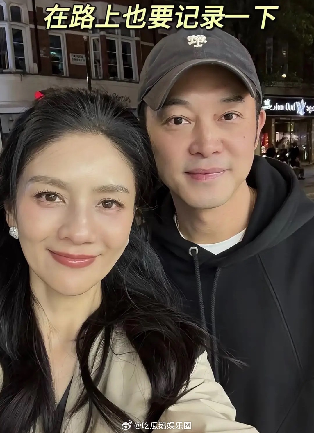 沙溢一家在英国度假，胡可皮肤水灵好美，14岁安吉颜值不如小时候！​​​