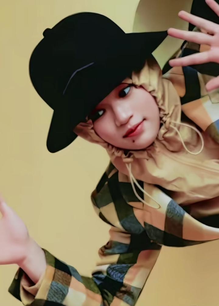 给摄影师加鸡腿🍗，全红婵这张海报真的直接可爱到犯规，把她身上独有的灵气和少女感