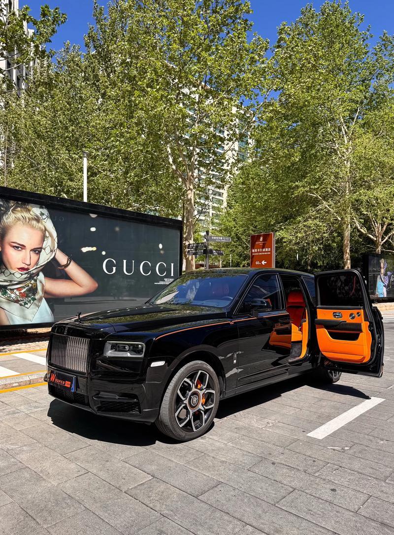 曾经牛气冲天的房地产也开始倒苦水了。现在房地产市场风云变幻，有个曾经牛气哄哄的