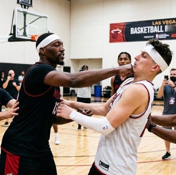 什么？打架联盟都不管了，NBA这是什么情况！今天Shams在节目中透露了阿德巴