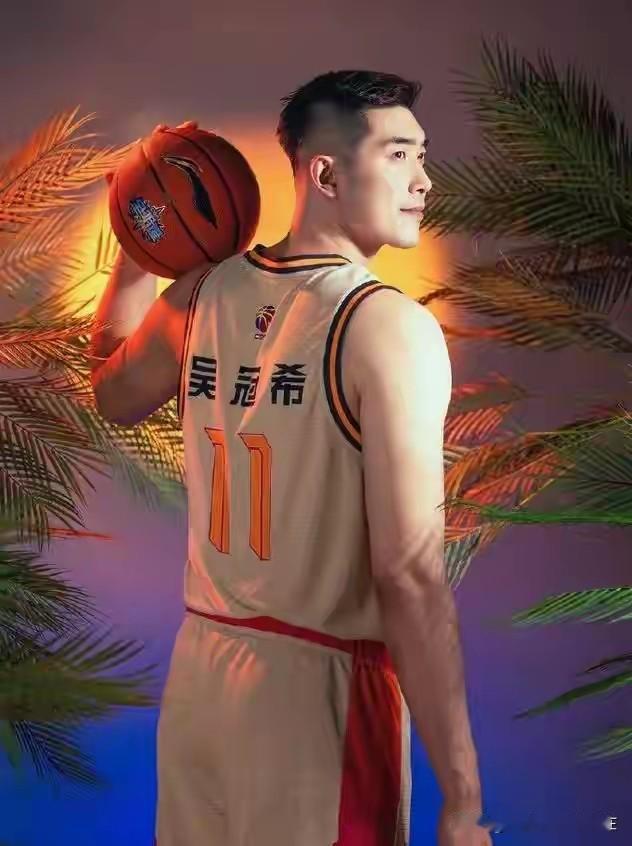 新疆队吴冠希，篮球打得一般，但身上的标签可是响当当！1、富二代出自于体育世