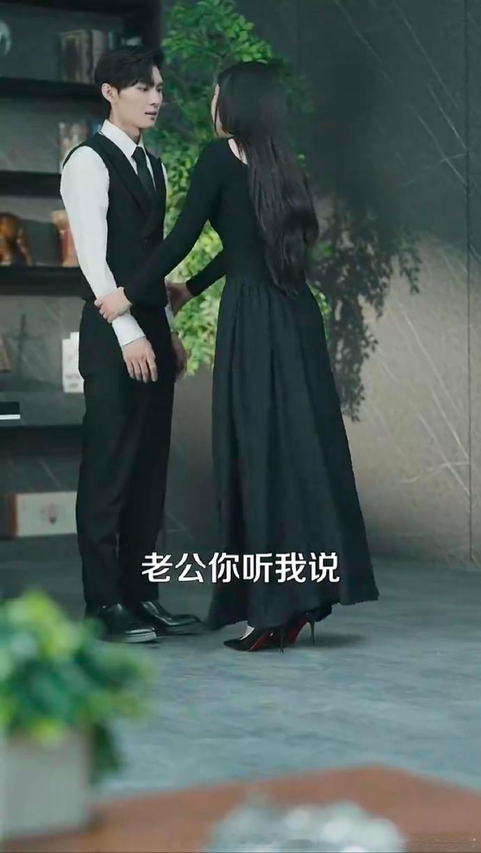 导演没有一点生活经验吗？能不能给短剧里的孕妇安排一双平底鞋？万一摔倒了呢？