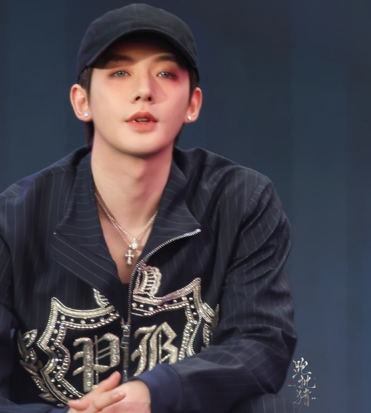 尖叫之夜的活动，邓为的期待值暂时排名第一，我觉得这么多人喜欢他，肯定是有原因的，