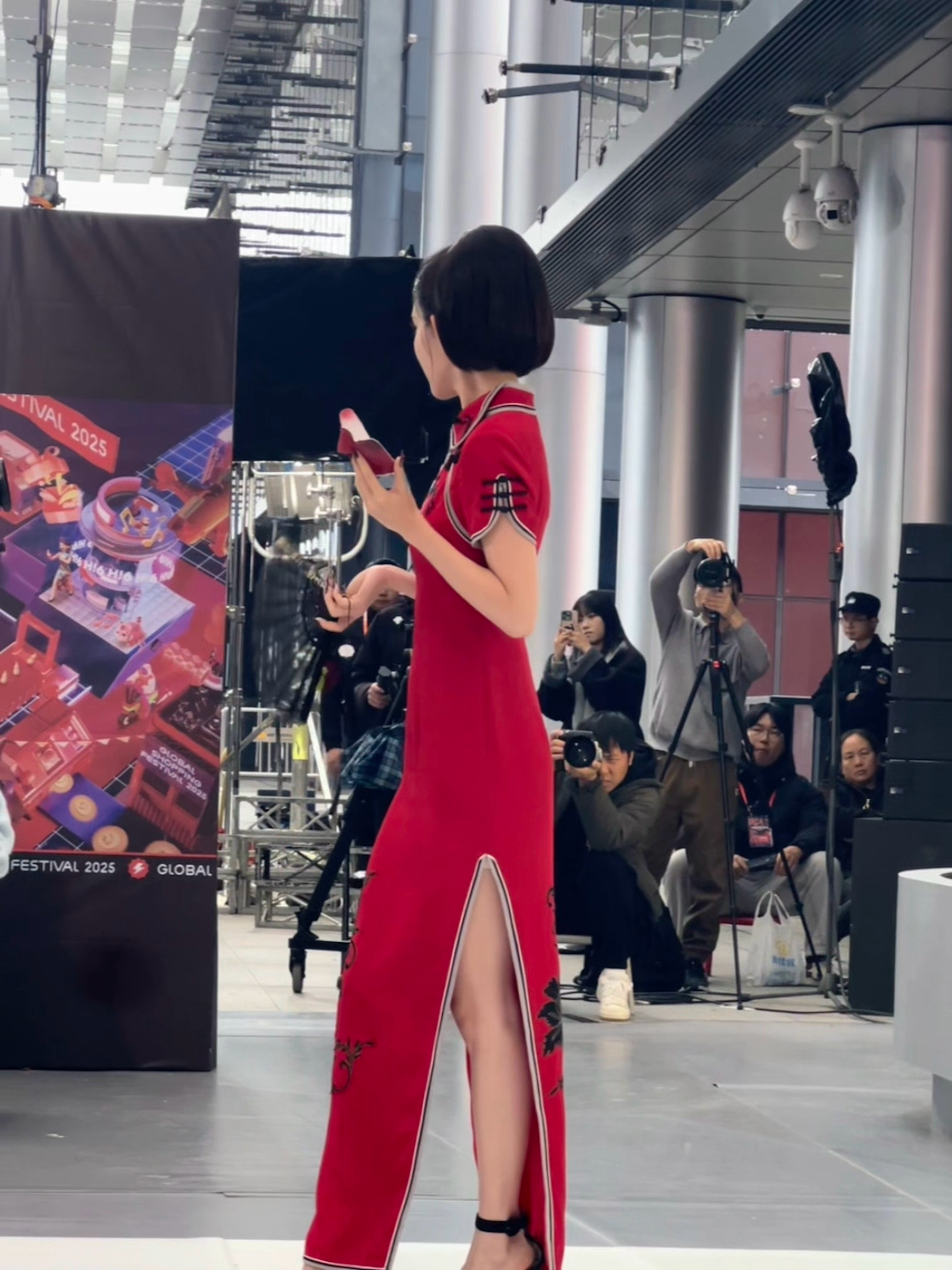 感受一下孟姐穿旗袍的身材啊啊啊啊啊孟子义旗袍身材双11疯狂好六夜​​​