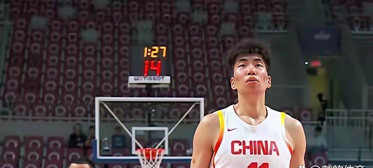 内线铁闸余嘉豪+外线神射胡明轩！中国男篮力克新西兰的胜负手竟是这二人？