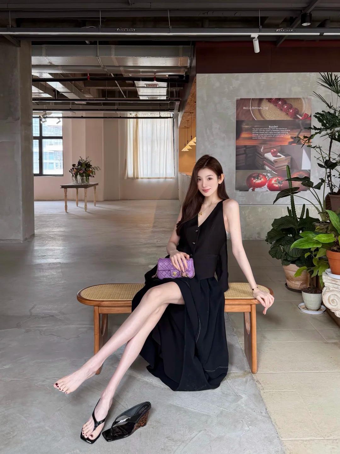 177身高，50kg体重，充满轻盈感的兼职模特少女，小腿线条是花岗岩雕出的浅弧，