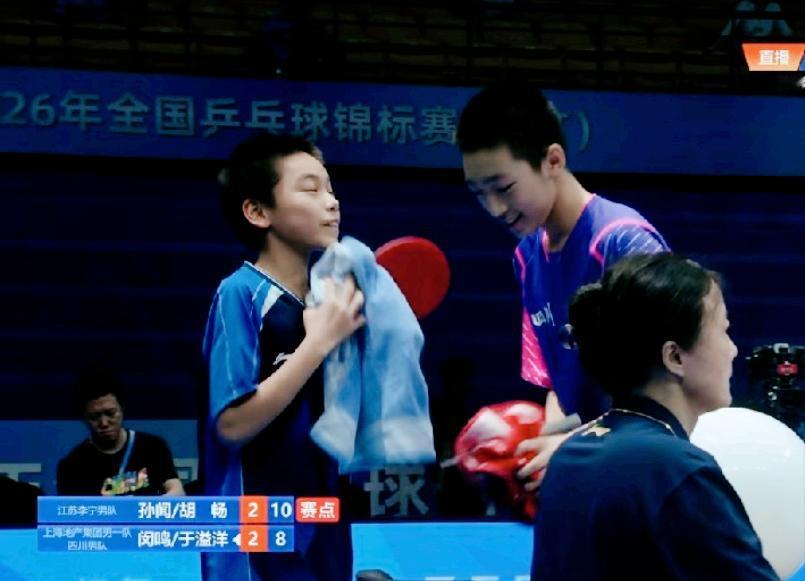 我去！不逊于张本智和的乒二代出现了！怪不得14岁小孩哥闵鸣这么强？原来他爸