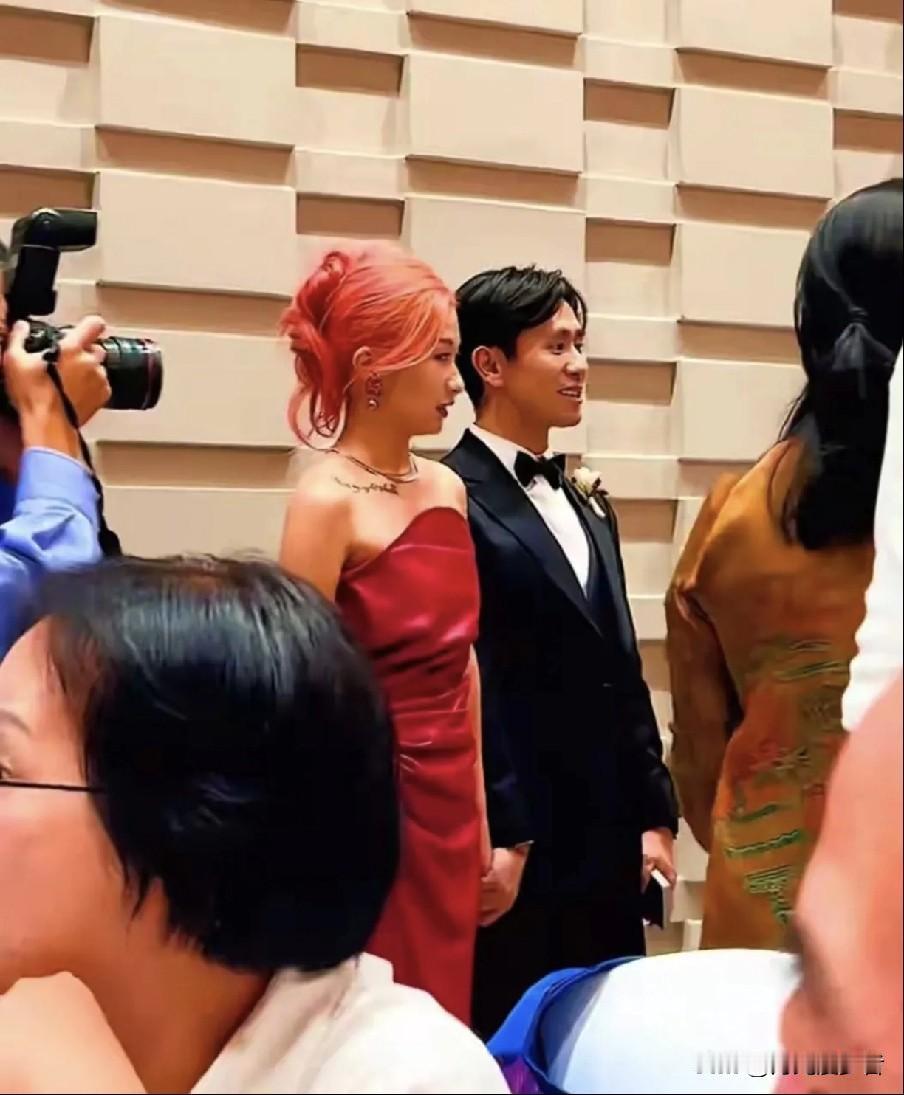 刘欢34岁的女儿刘一丝给所有女人提了一个醒,结婚找对象,男人可以丑、可以穷、