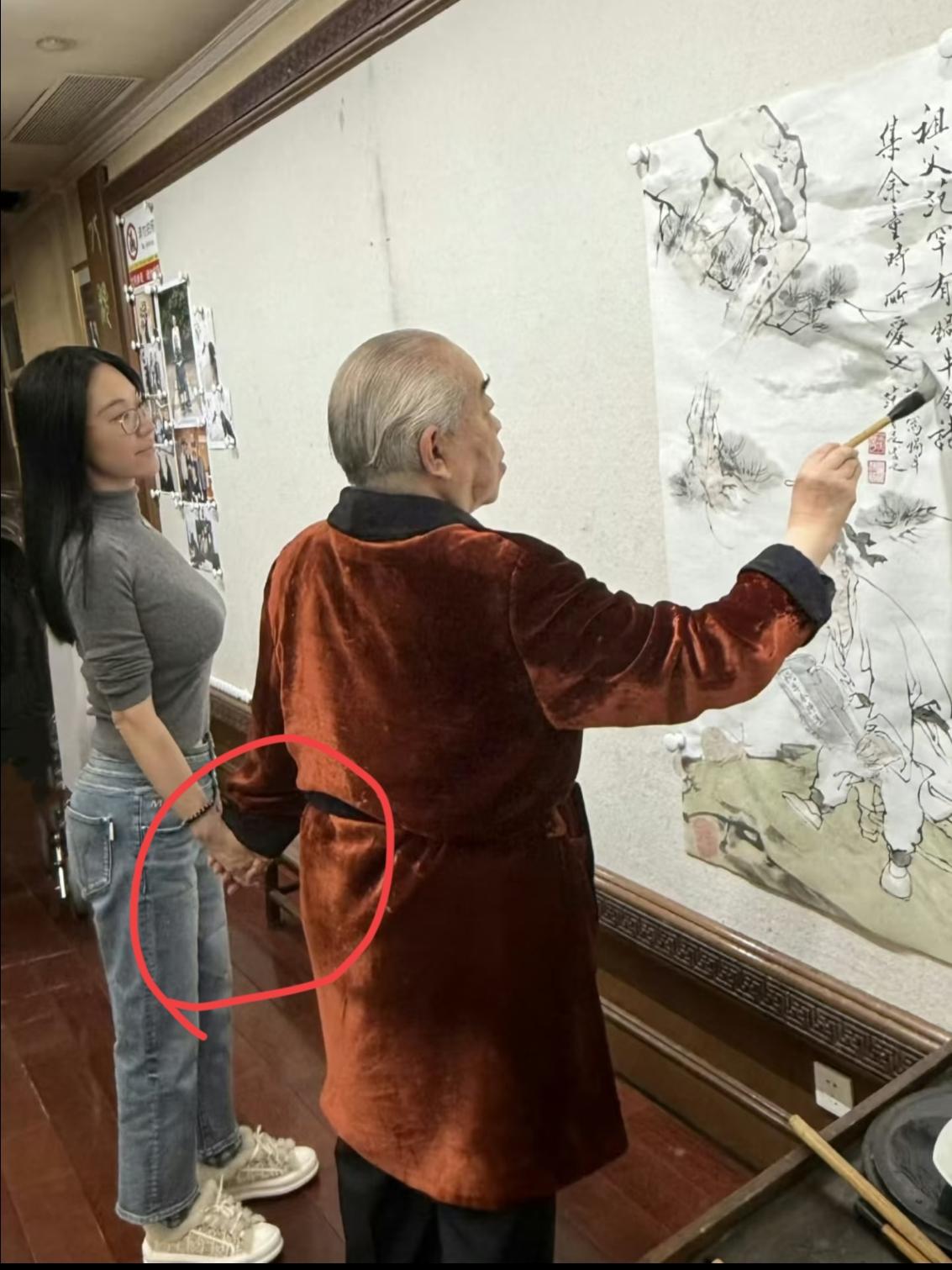 范曾徐萌给世人上了一课。只要两人相爱，年龄完全没有问题。你看平时，范曾就