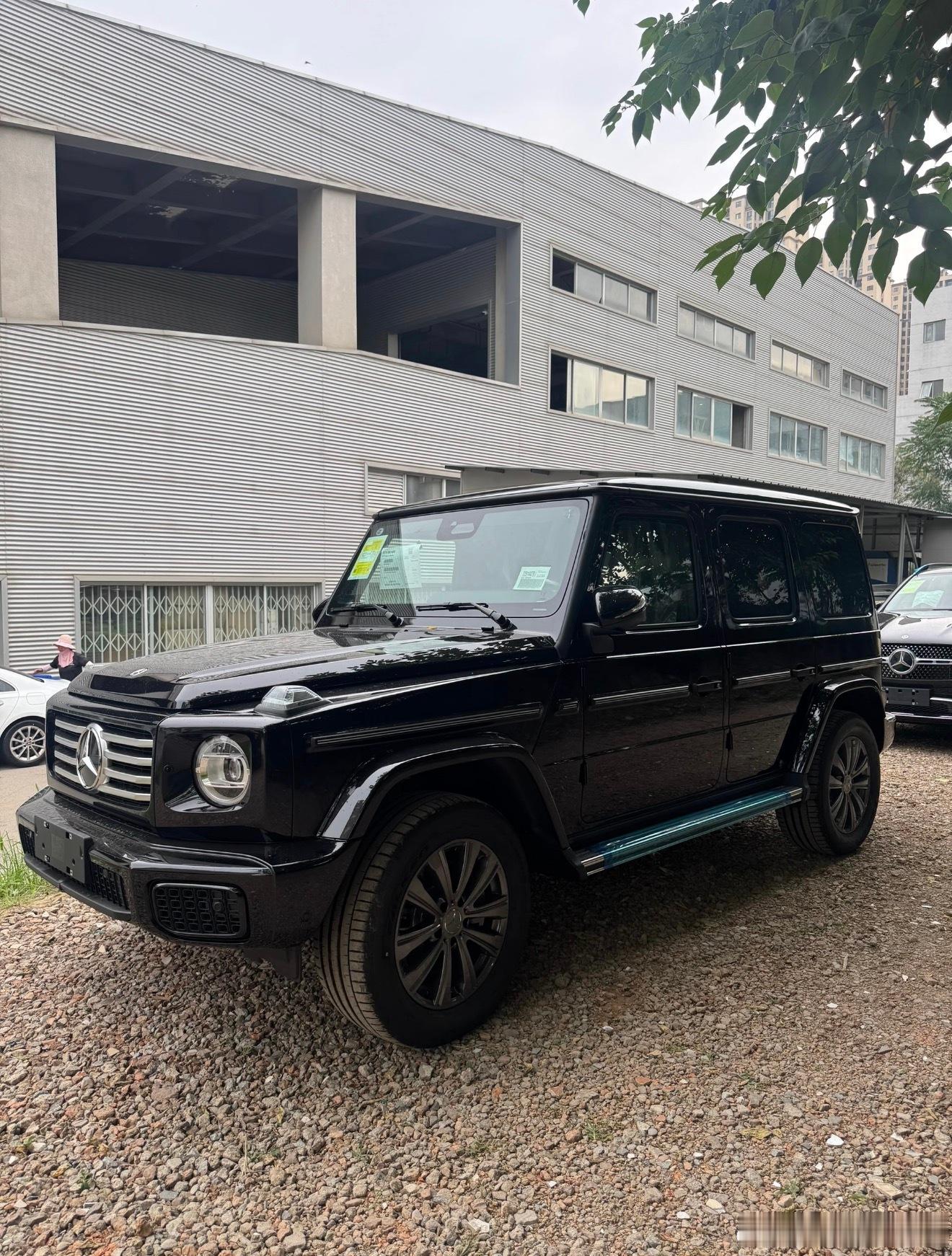 奔驰G500黑车黑内指导价1868000元啥也没有选装目前加价4500