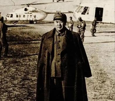 1985年福州军区被撤，司令员江拥辉远赴北京开会，却发现自己并无新任命，回到福建