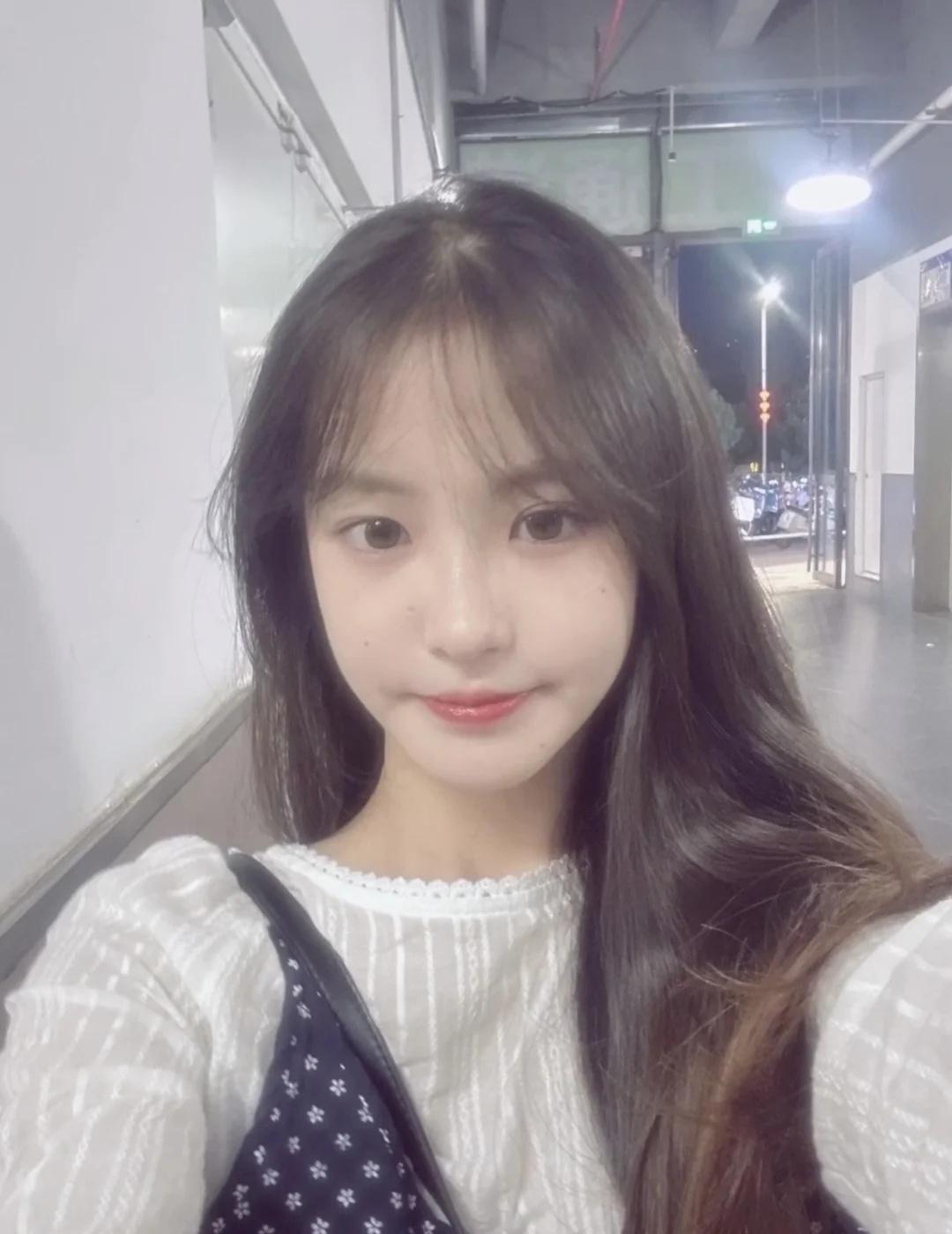 摄影师说我长了一张绝美的网红脸摄影师刷到我之后就私信了我说我长了一张绝美的脸