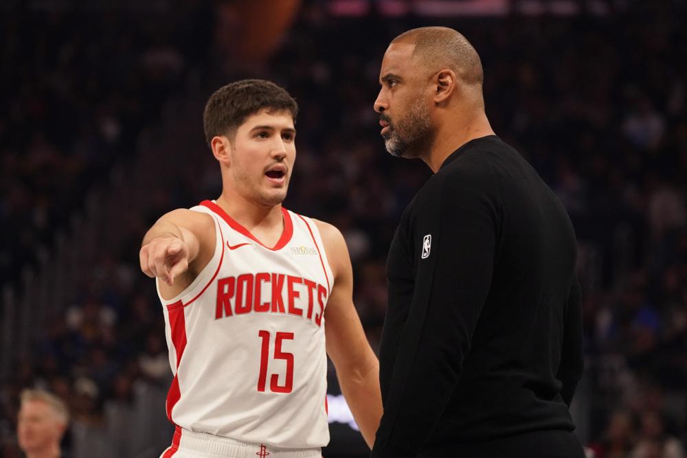 单场狂砍19分7板10助攻6抢断刷新NBA历史最年轻纪录。转头乌度卡就把他死死按