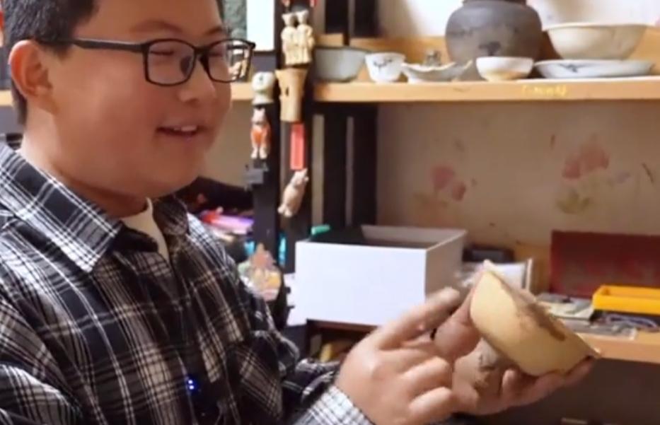 14岁少年把卧室变成