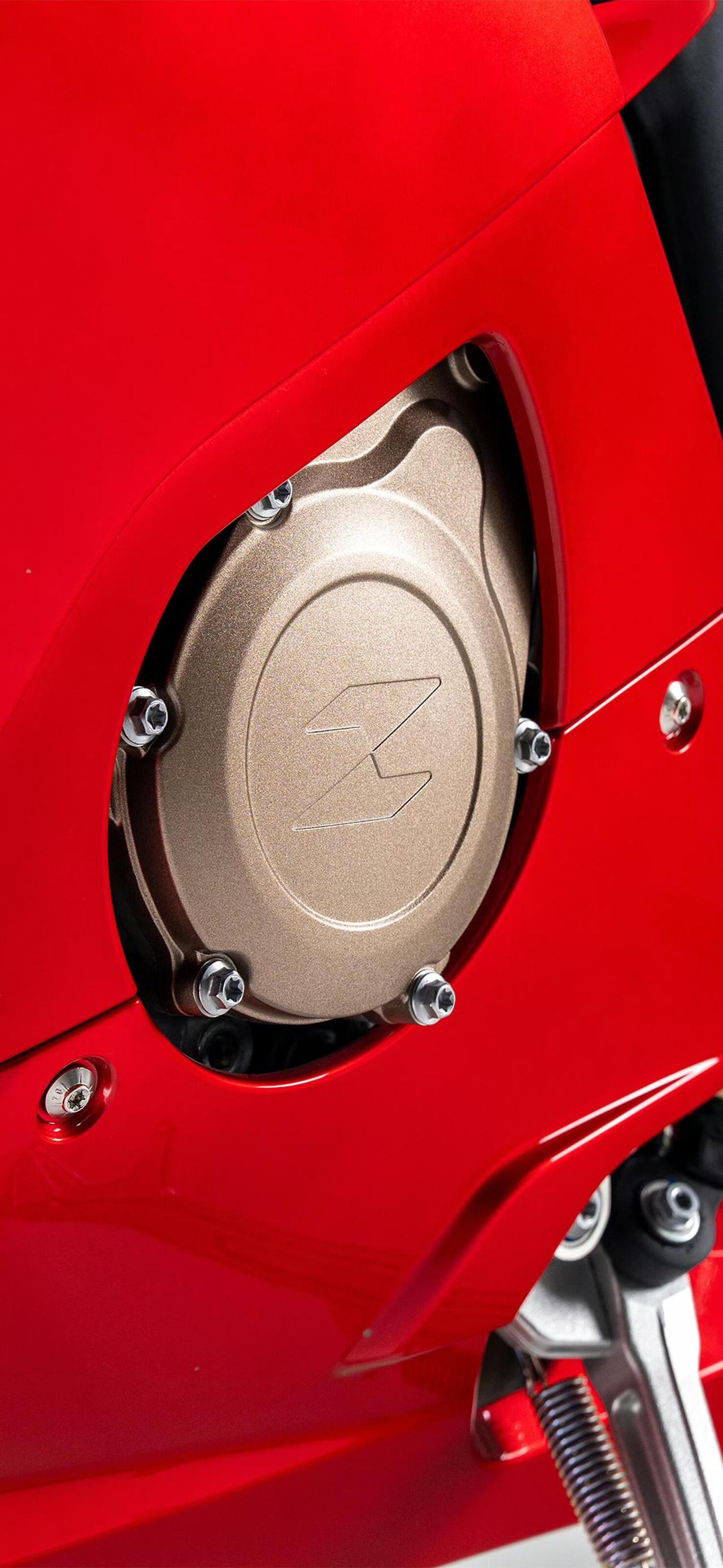 这件事如果只看“Logo花了多少钱”，其实有点本末倒置了。张雪提到自家机车的