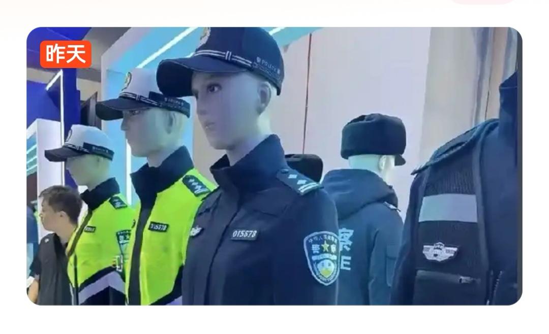 【警服焕新！新时代首次整体换装，背后有何深意？】近日，经党中央、国务院批准，