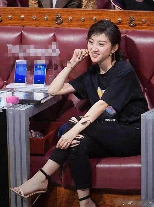 景甜的脚还挺好看的​​​