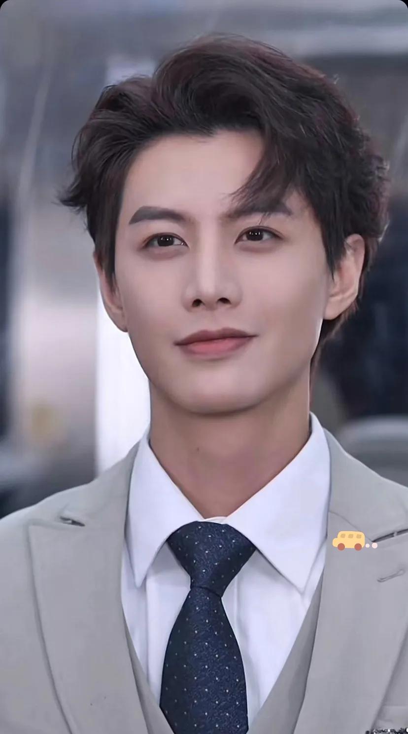 何建麒这个人他唯一的缺点就是喜欢找圈外人当女友，王格格和他说俩人在短剧界