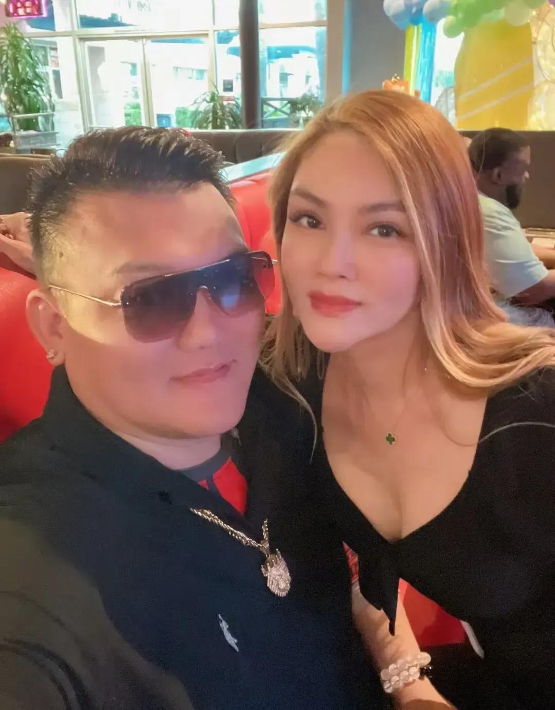 亚洲重量级巨星“龙王”张君龙最近是喜上眉梢，据说龙王找到了自己的意中人，每天都和