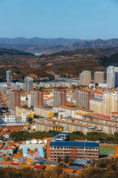 强龙难压地头蛇！这种情况在如今的小县城已经具象化。如果你生活在一个小地方，你