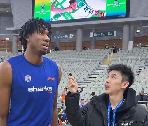怀特赛德来了CBA，上海队冲冠，大家都等着看他怎么打。怀特赛德啊，他最近说话