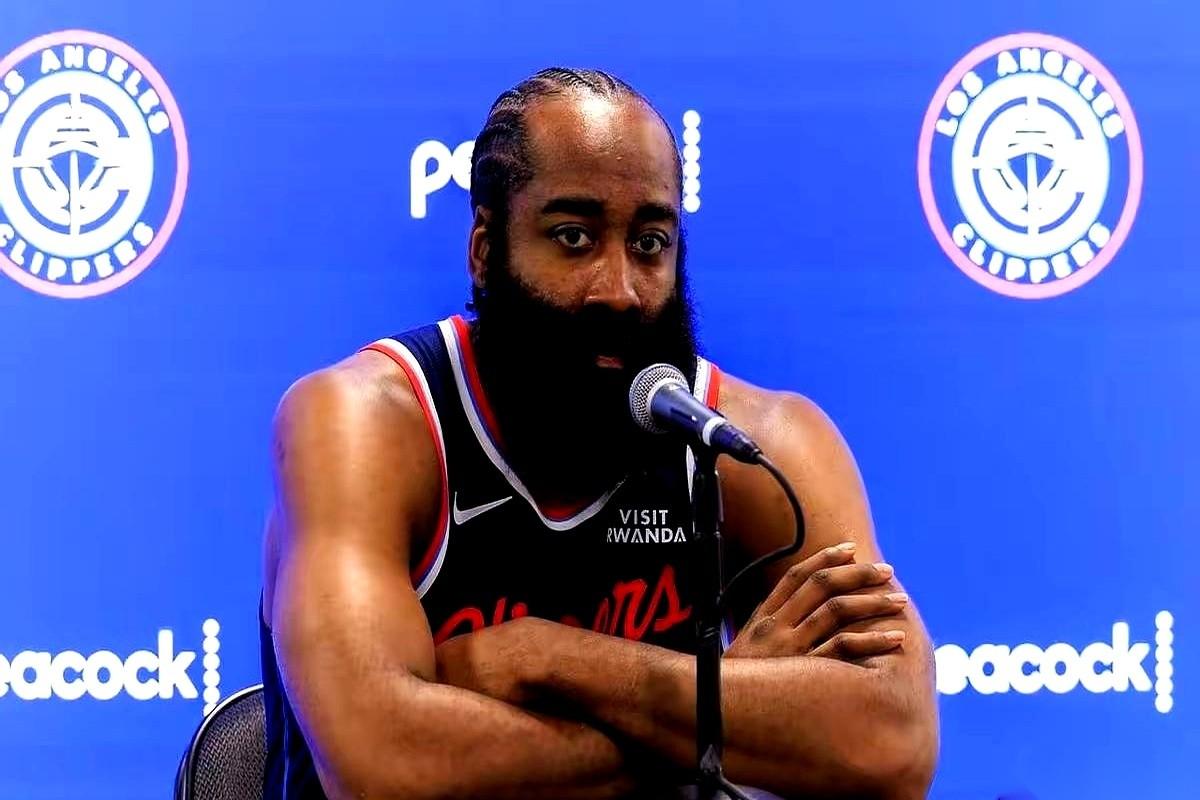 我跟你讲，看完今晚这场球，我后背有点发凉。就那个哥们儿，前两天还一堆人喊着要交